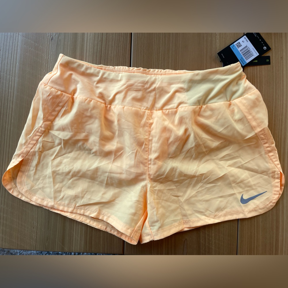 Nike peach Women's Running Shorts NWT medium